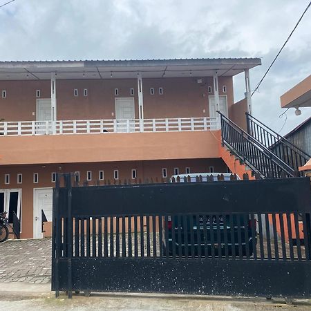 Ron'S Guest House Berastagi Backpacker Rooms ภายนอก รูปภาพ