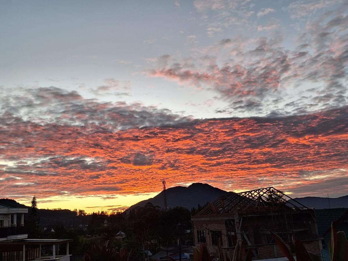 Ron'S Guest House Berastagi Backpacker Rooms ภายนอก รูปภาพ
