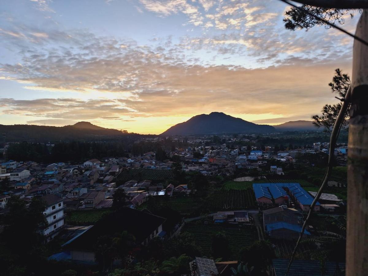 Ron'S Guest House Berastagi Backpacker Rooms ภายนอก รูปภาพ
