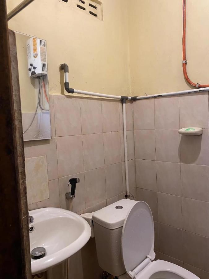 Ron'S Guest House Berastagi Backpacker Rooms ภายนอก รูปภาพ