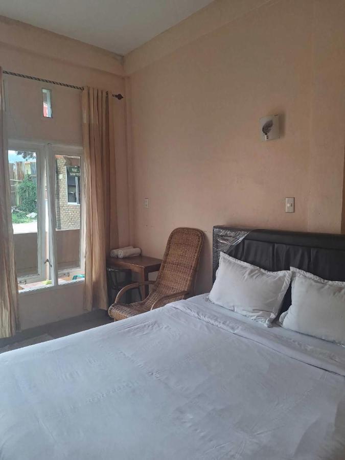 Ron'S Guest House Berastagi Backpacker Rooms ภายนอก รูปภาพ