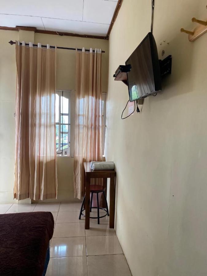 Ron'S Guest House Berastagi Backpacker Rooms ภายนอก รูปภาพ