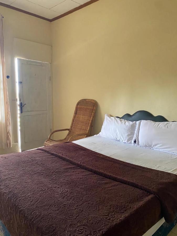 Ron'S Guest House Berastagi Backpacker Rooms ภายนอก รูปภาพ