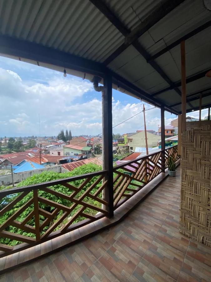 Ron'S Guest House Berastagi Backpacker Rooms ภายนอก รูปภาพ